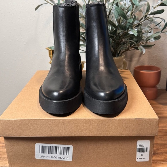 Anthropologie Women’s 41 Black Chelsea Ankle Leather Boots Classic Chunky Comfy - Picture 2 of 6
